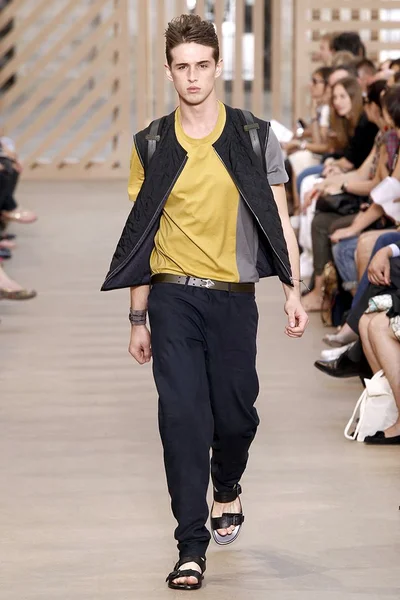 Look 22